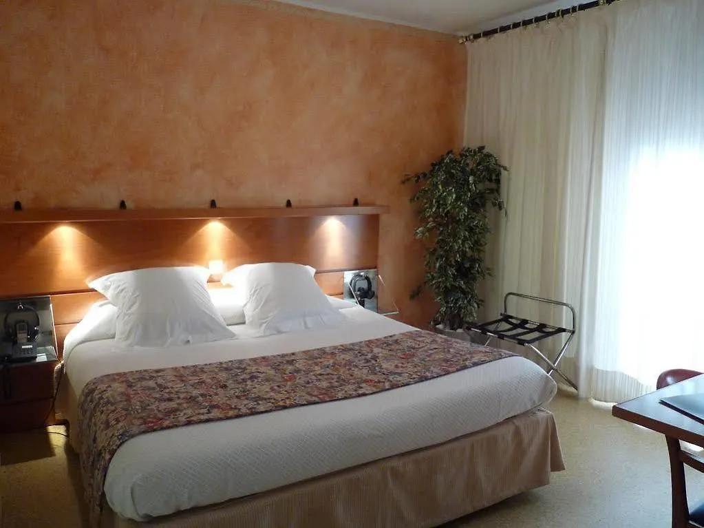 Hotel Ribes Roges Vilanova i la Geltru 2*,  Spain