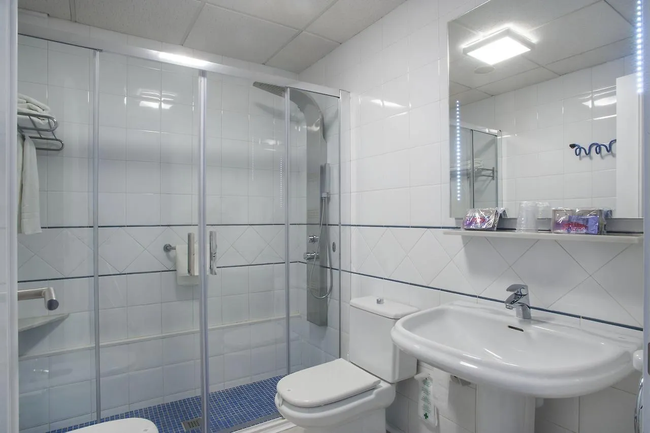 Hotel Ribes Roges Vilanova i la Geltru 2*,