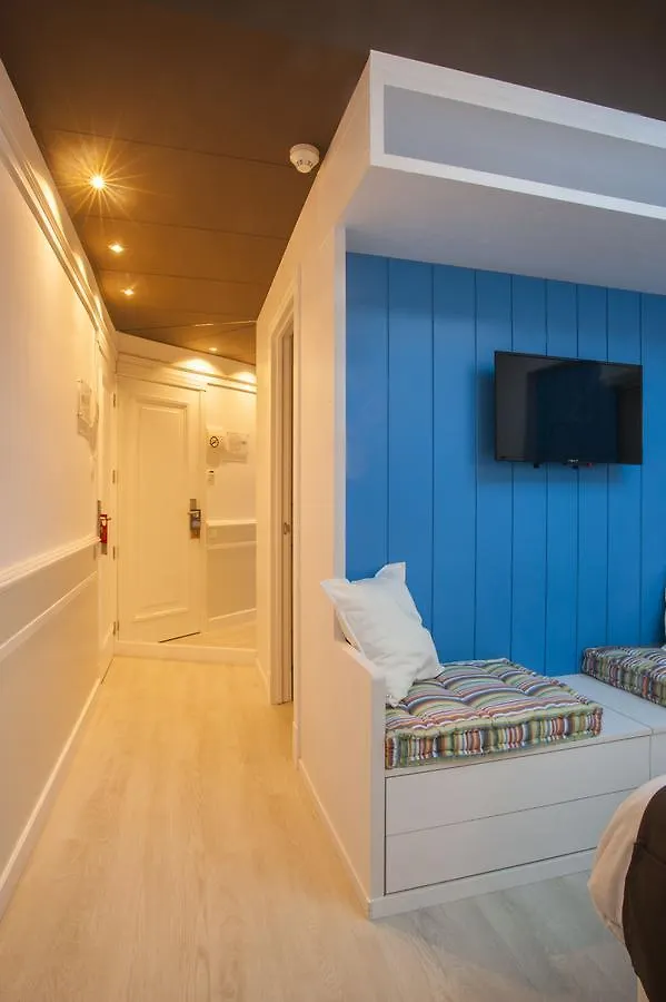 Hotel Ribes Roges Vilanova i la Geltru 2*,  Spain